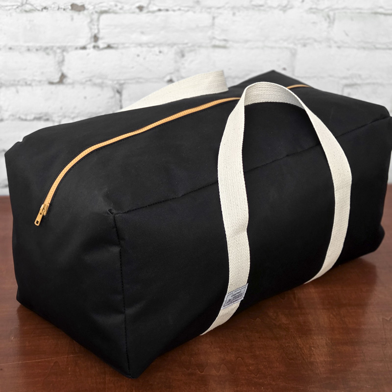 Duffle Bag #5B (Bande blanc cassé et zipper jaune)